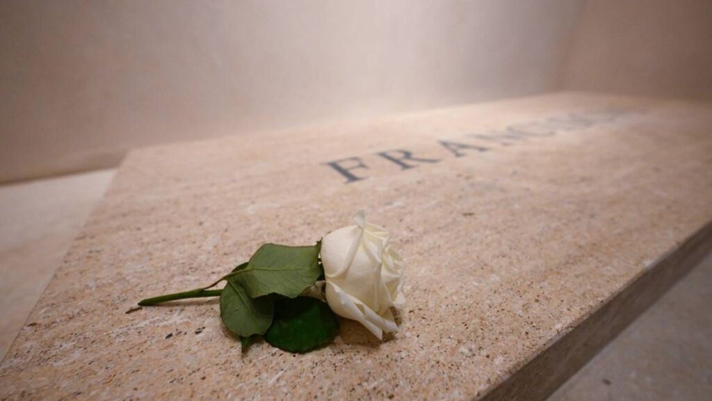 Skynews pope francis burial 6898565.jpg