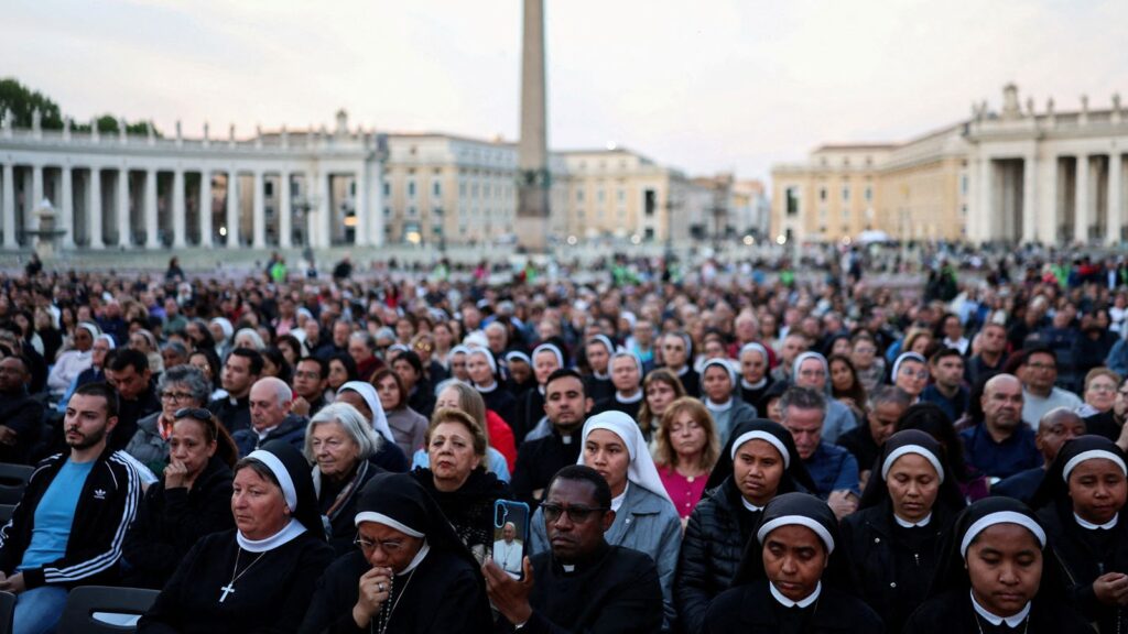 Skynews pope francis rosary 6894199.jpg
