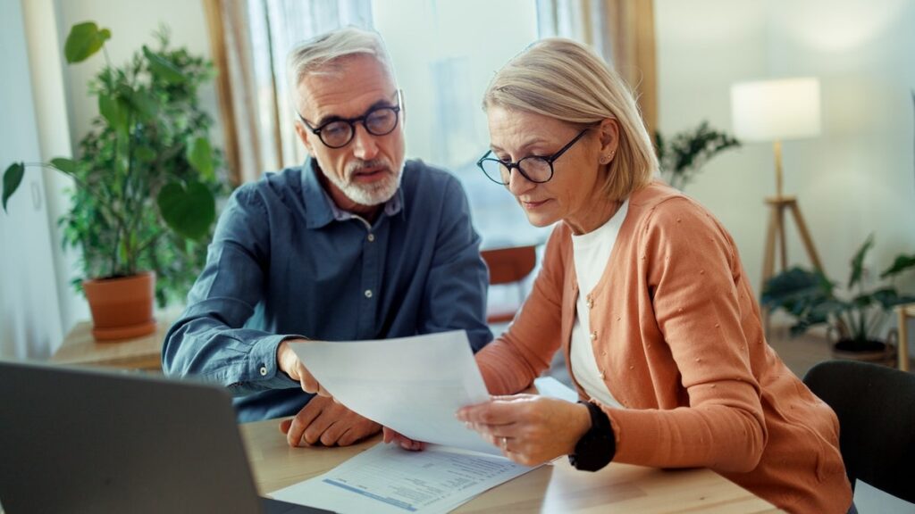 Couple doing taxes.jpg