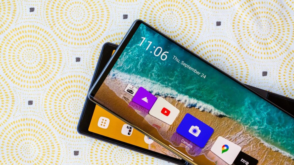 Lg wing phone 7871.jpg