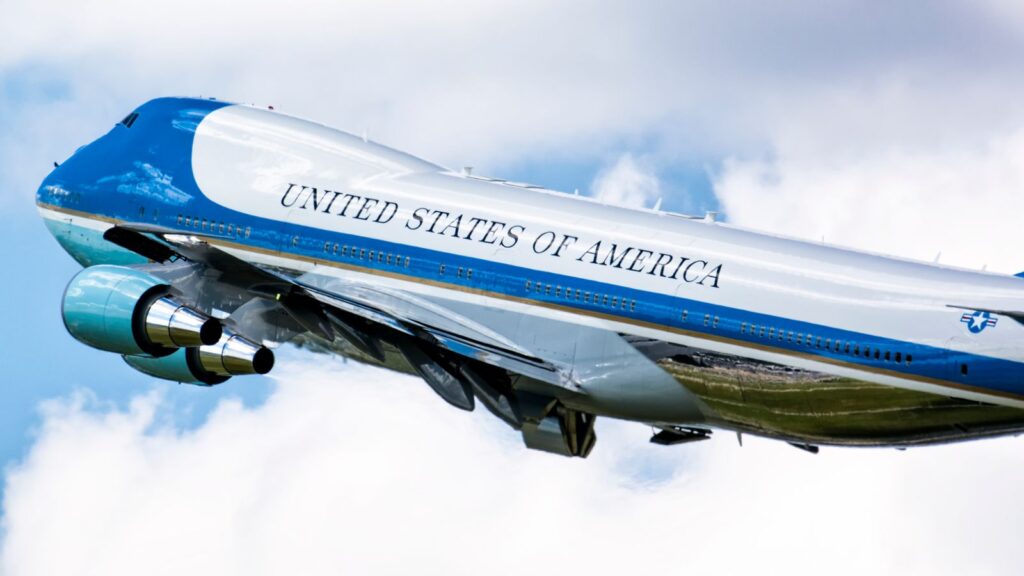 Skynews air force one donald trump 6915332.jpg