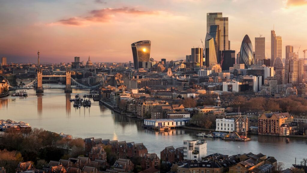 Skynews london city financial 6928635.jpg