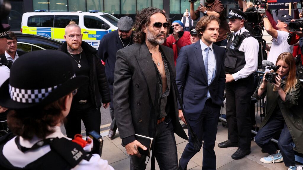 Skynews russell brand court 6931009.jpg