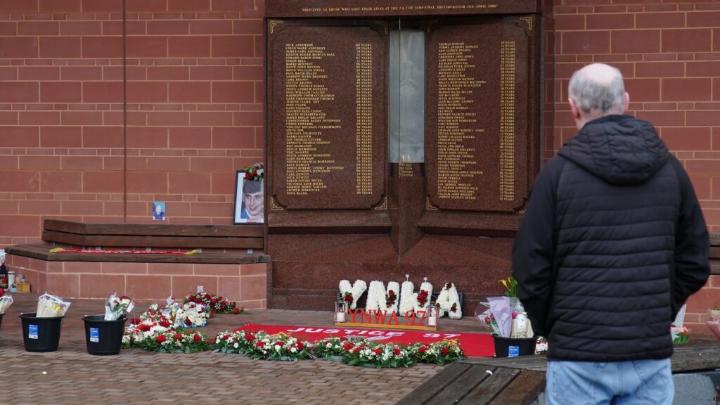 Skynews tributes hillsborough 6887104.jpg