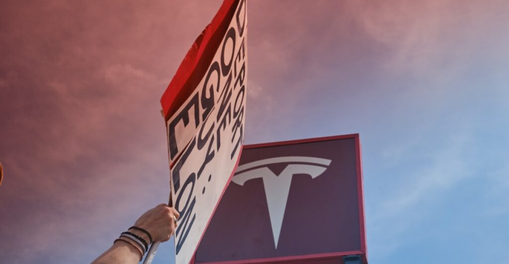 257652 tesla takedown la slueck 0028.jpg