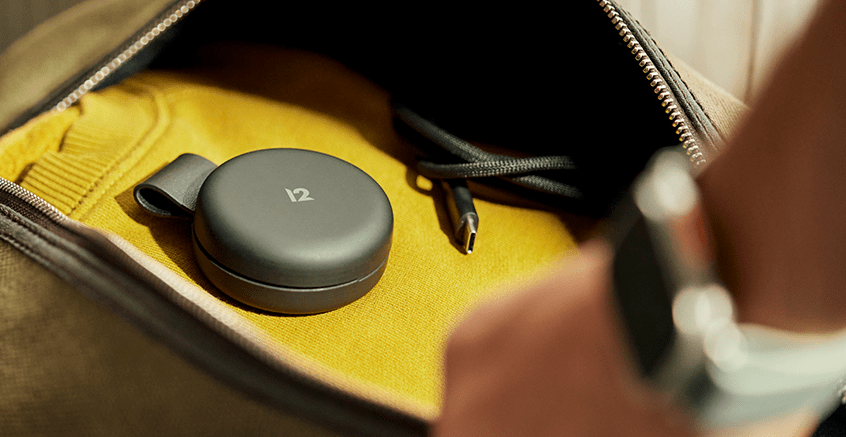 Twelve south butterfly se 2 in 1 qi2 charger lifestyle shot.png