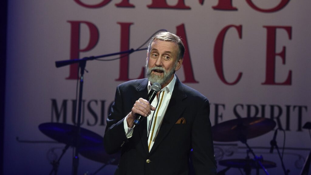 Ray stevens performs.jpg